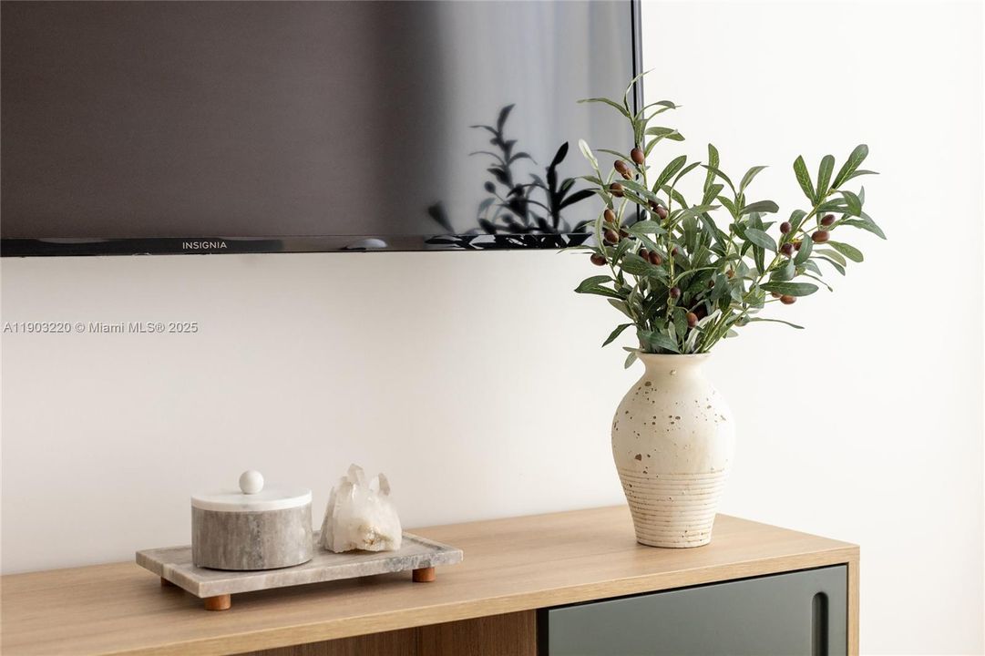 For Sale: $1,500,000 (3 beds, 3 baths, 1246 Square Feet)