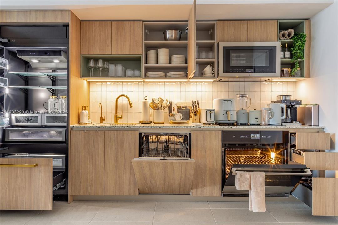 For Sale: $1,500,000 (3 beds, 3 baths, 1246 Square Feet)