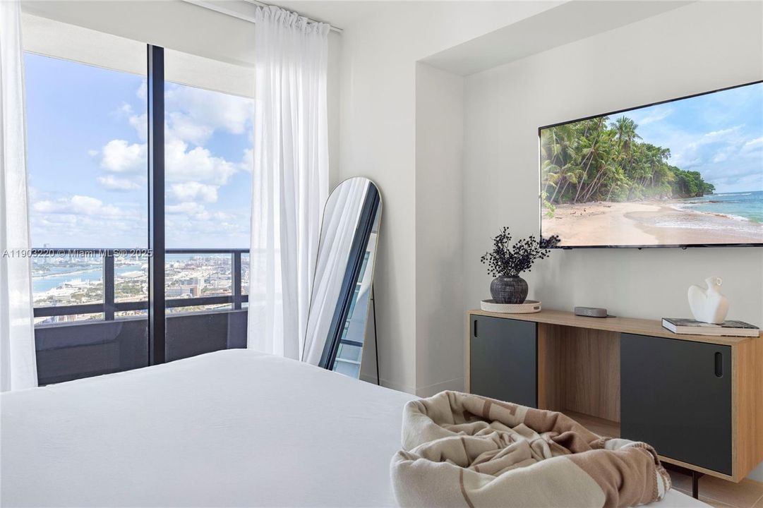 For Sale: $1,500,000 (3 beds, 3 baths, 1246 Square Feet)