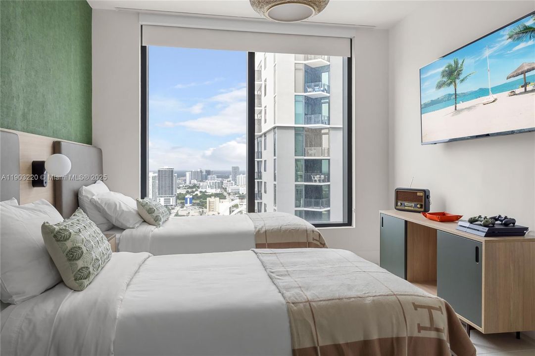 For Sale: $1,500,000 (3 beds, 3 baths, 1246 Square Feet)