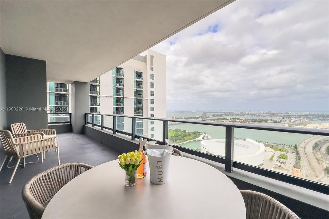 For Sale: $1,500,000 (3 beds, 3 baths, 1246 Square Feet)