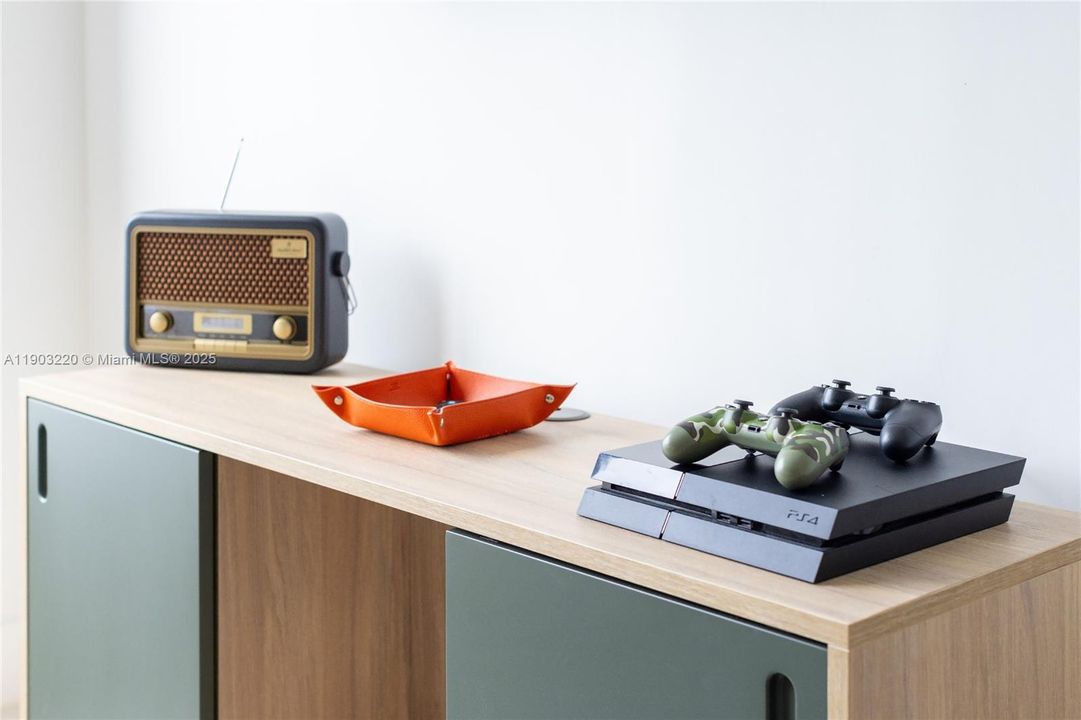 For Sale: $1,500,000 (3 beds, 3 baths, 1246 Square Feet)