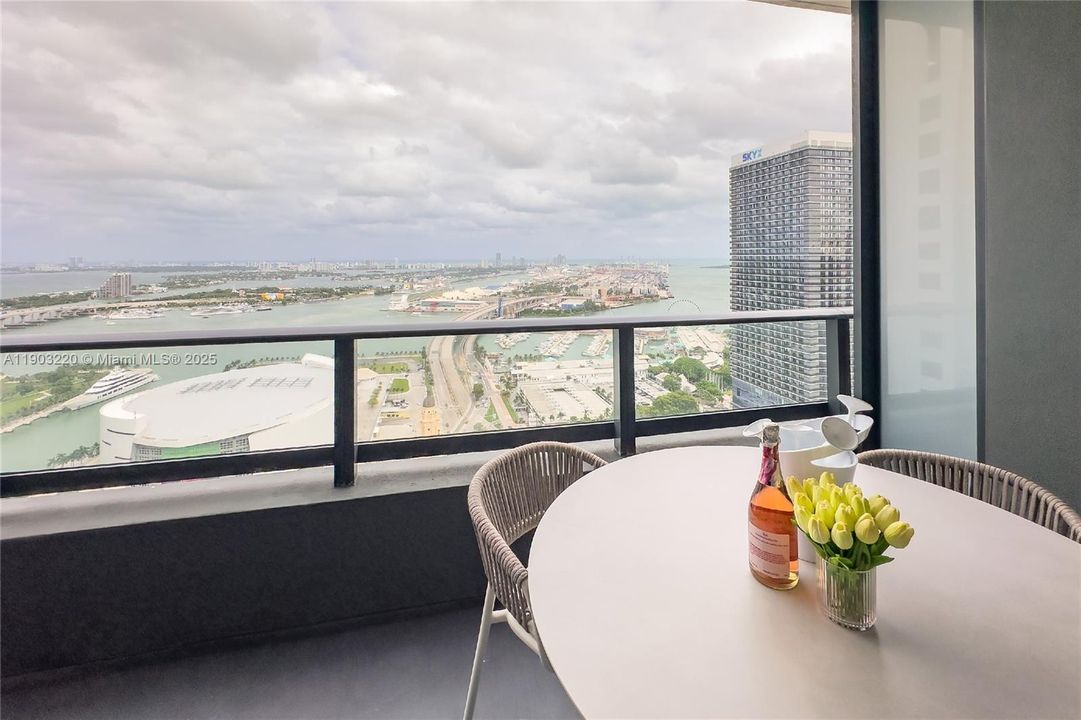 For Sale: $1,500,000 (3 beds, 3 baths, 1246 Square Feet)