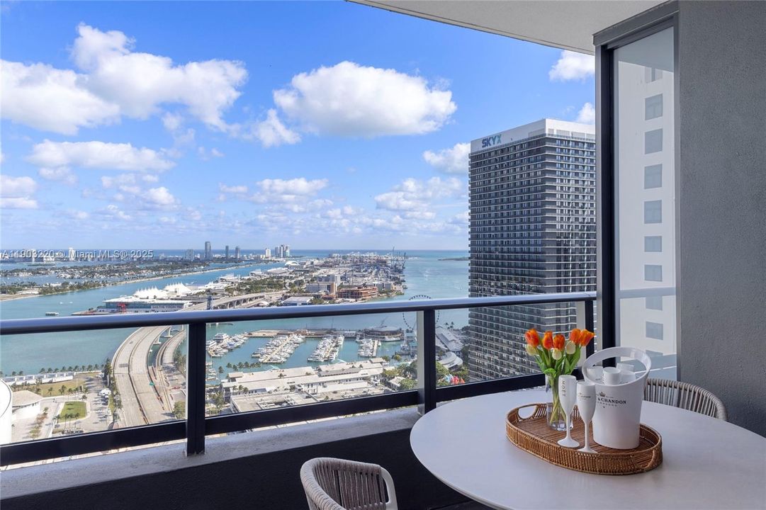 For Sale: $1,500,000 (3 beds, 3 baths, 1246 Square Feet)