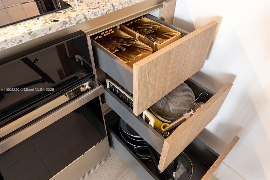 For Sale: $1,500,000 (3 beds, 3 baths, 1246 Square Feet)