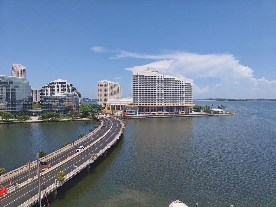 For Rent: $3,500 (2 beds, 2 baths, 990 Square Feet)