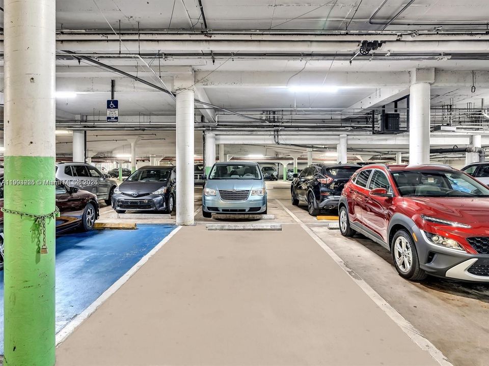 For Rent: $3,500 (2 beds, 2 baths, 990 Square Feet)