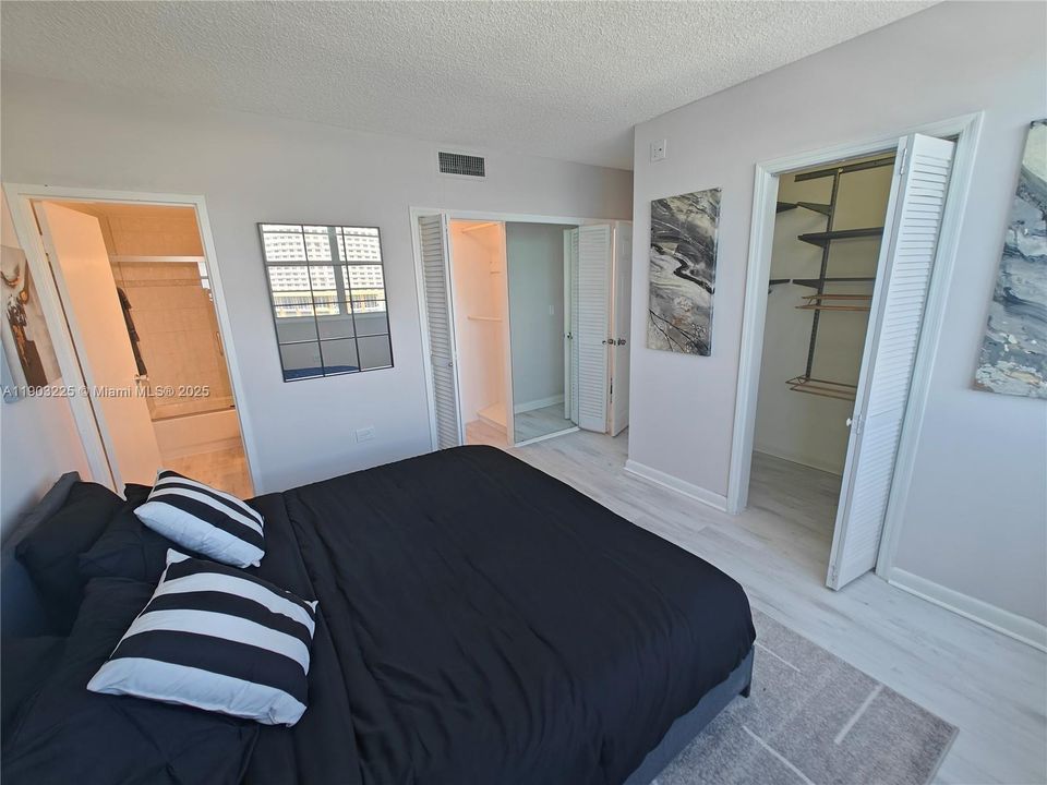 For Rent: $3,500 (2 beds, 2 baths, 990 Square Feet)