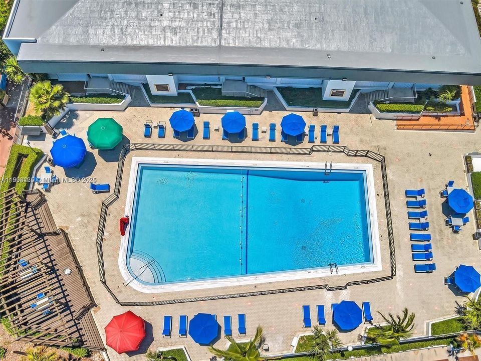 For Rent: $3,500 (2 beds, 2 baths, 990 Square Feet)