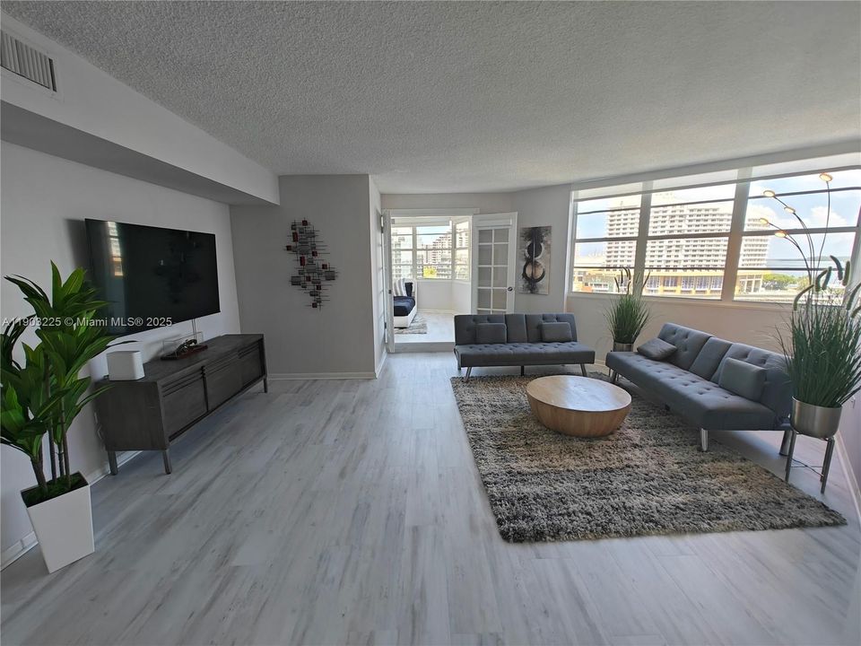 For Rent: $3,500 (2 beds, 2 baths, 990 Square Feet)