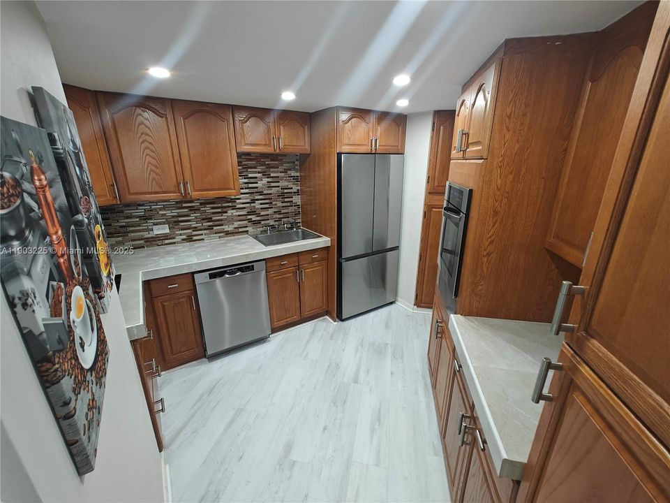 For Rent: $3,500 (2 beds, 2 baths, 990 Square Feet)