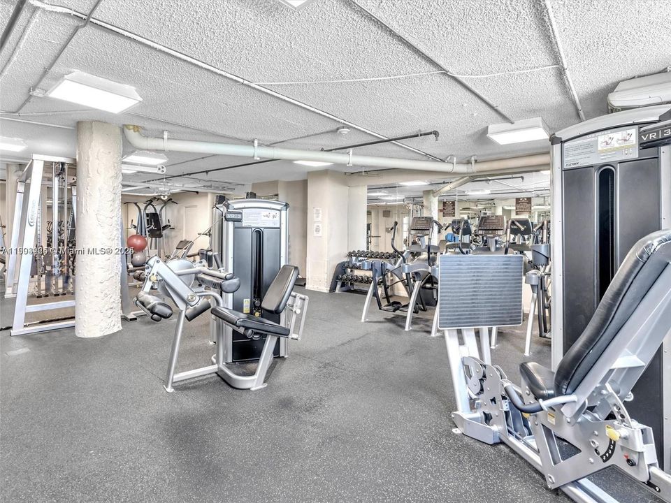 For Rent: $3,500 (2 beds, 2 baths, 990 Square Feet)