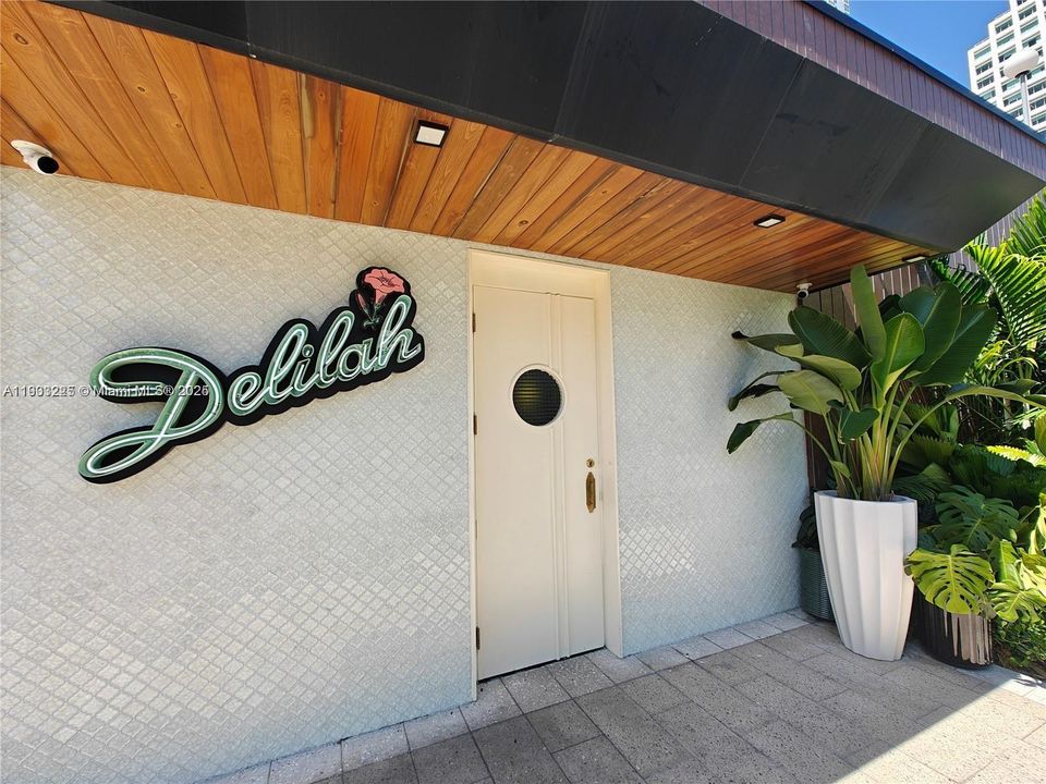 For Rent: $3,500 (2 beds, 2 baths, 990 Square Feet)