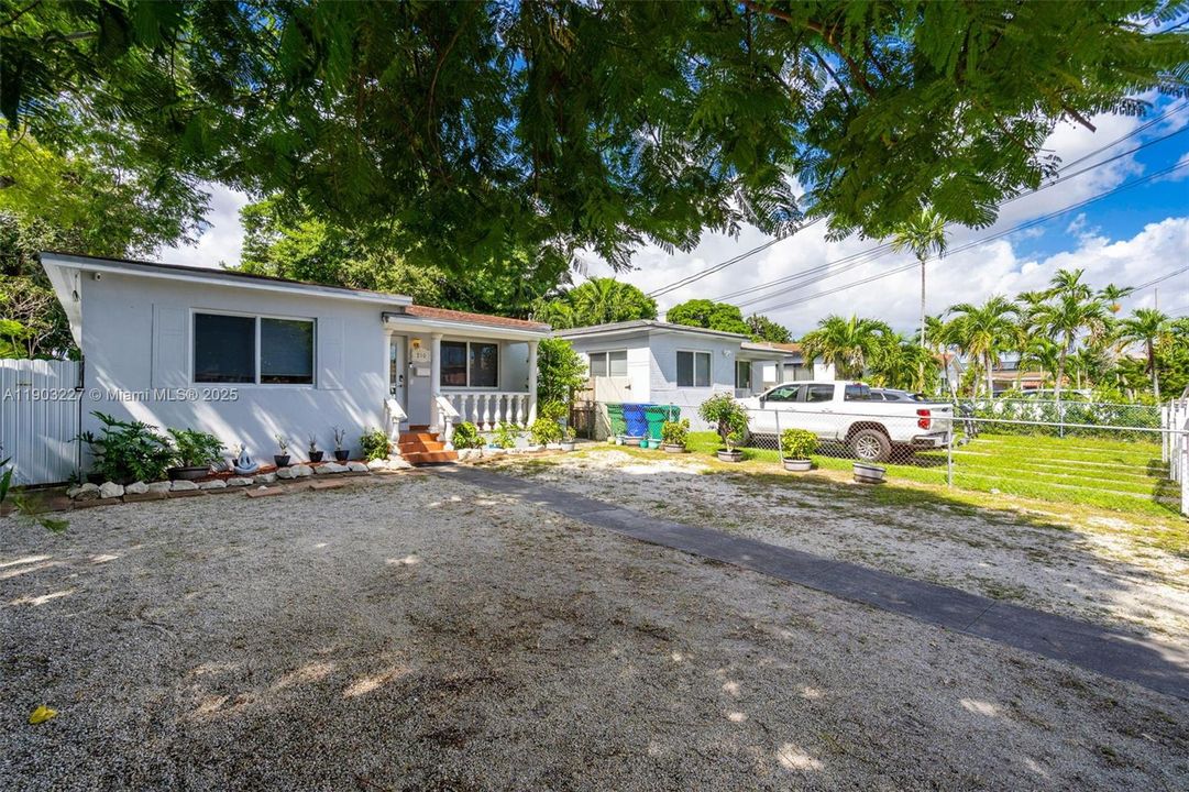 For Sale: $680,000 (3 beds, 2 baths, 1500 Square Feet)