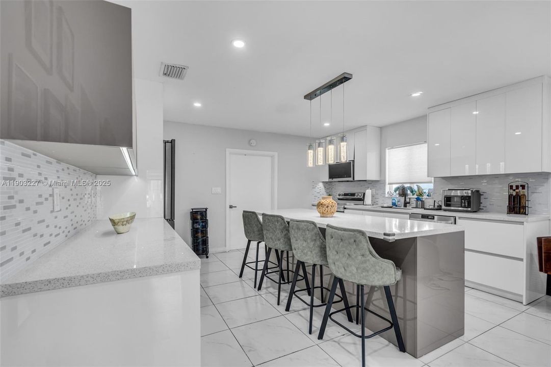 For Sale: $680,000 (3 beds, 2 baths, 1500 Square Feet)