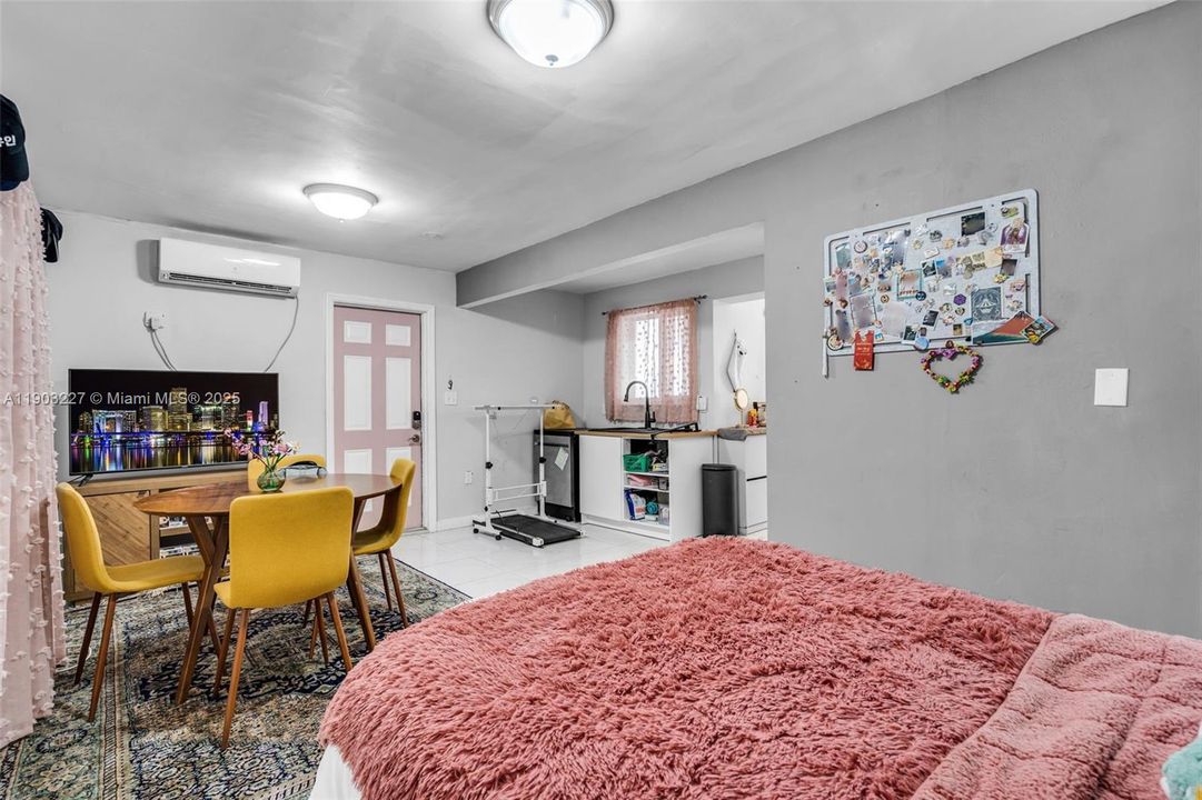 For Sale: $680,000 (3 beds, 2 baths, 1500 Square Feet)