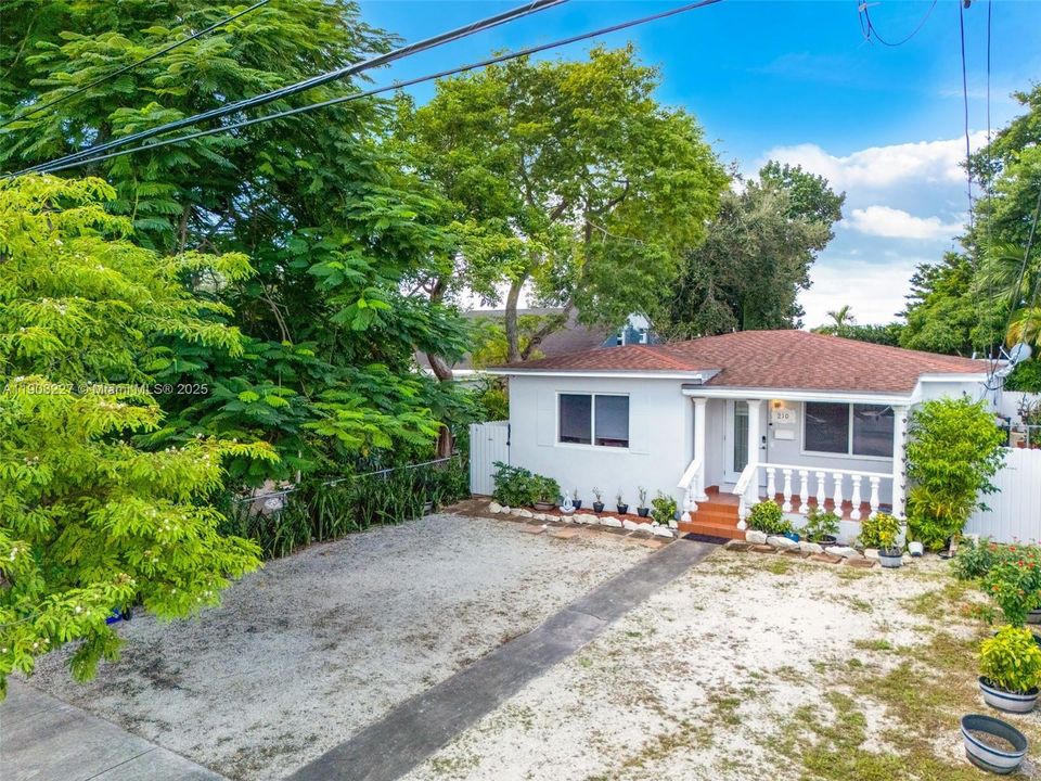 For Sale: $680,000 (3 beds, 2 baths, 1500 Square Feet)