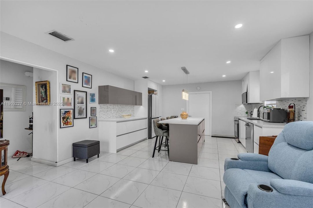 For Sale: $680,000 (3 beds, 2 baths, 1500 Square Feet)