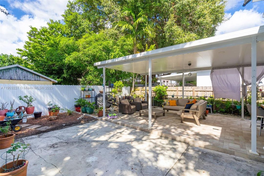 For Sale: $680,000 (3 beds, 2 baths, 1500 Square Feet)