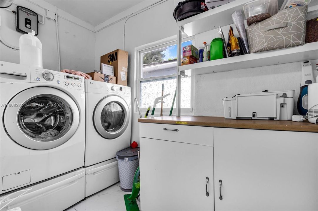 For Sale: $680,000 (3 beds, 2 baths, 1500 Square Feet)