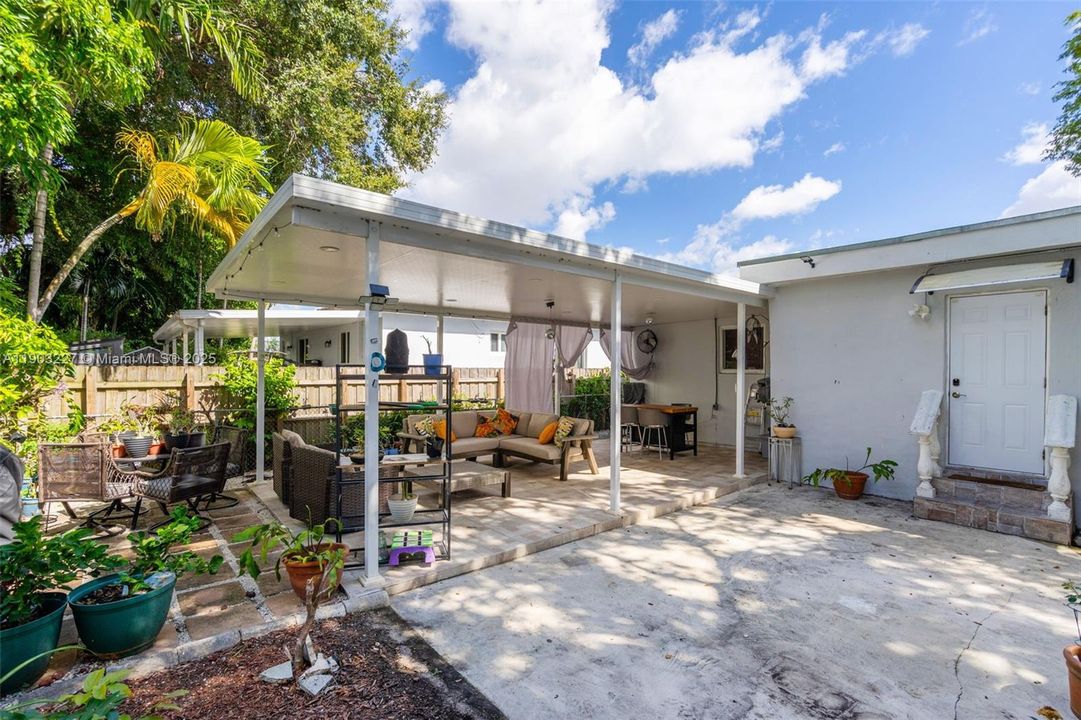 For Sale: $680,000 (3 beds, 2 baths, 1500 Square Feet)