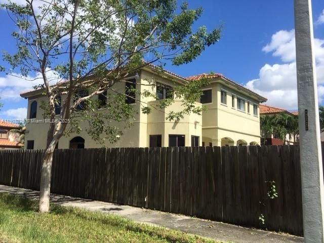 For Sale: $1,050,000 (5 beds, 4 baths, 3210 Square Feet)