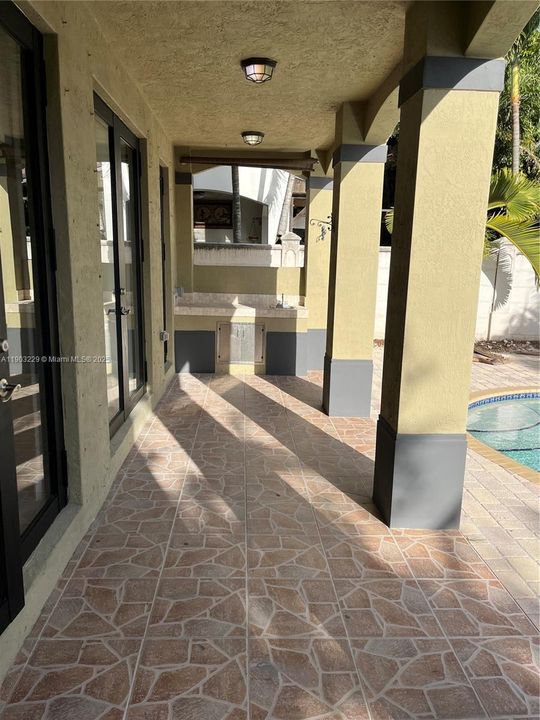 For Sale: $1,050,000 (5 beds, 4 baths, 3210 Square Feet)