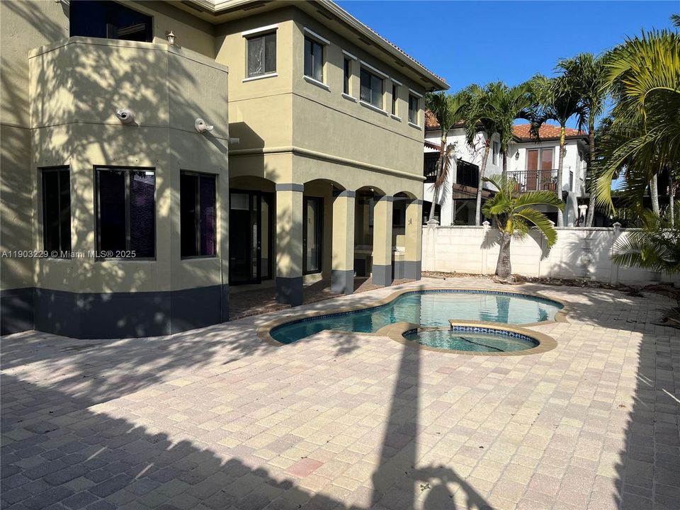 For Sale: $1,050,000 (5 beds, 4 baths, 3210 Square Feet)