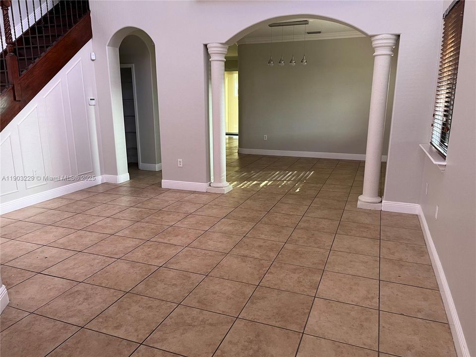 For Sale: $1,050,000 (5 beds, 4 baths, 3210 Square Feet)