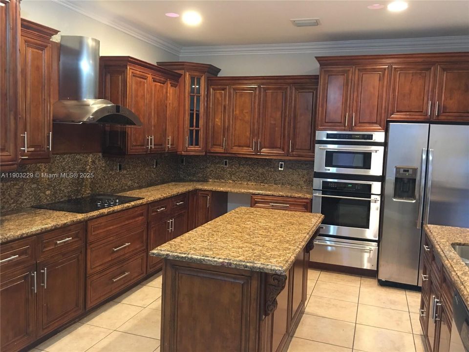 For Sale: $1,050,000 (5 beds, 4 baths, 3210 Square Feet)