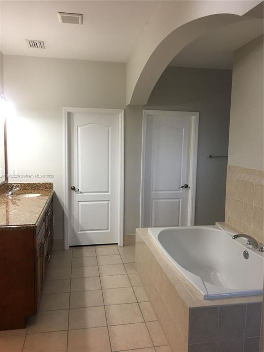 For Sale: $1,050,000 (5 beds, 4 baths, 3210 Square Feet)