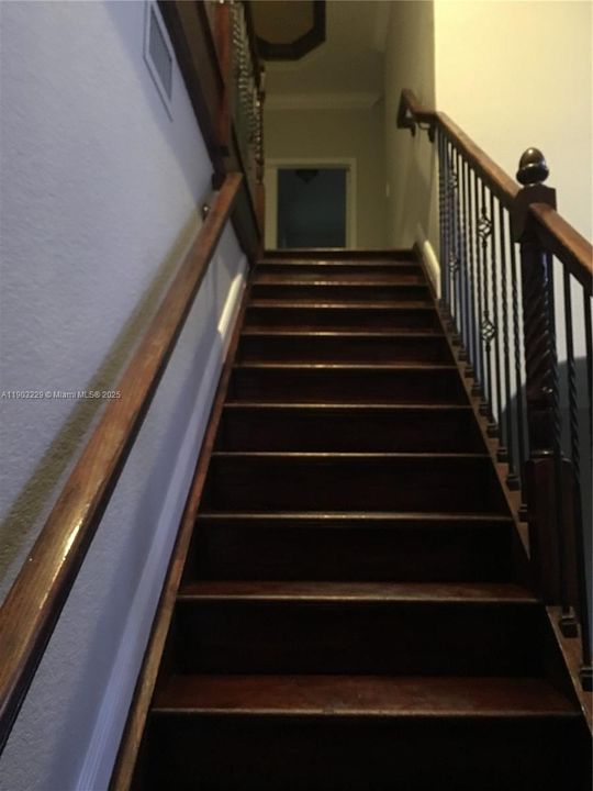 For Sale: $1,050,000 (5 beds, 4 baths, 3210 Square Feet)