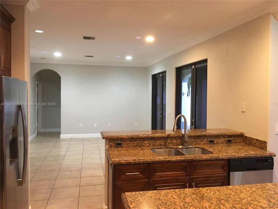 For Sale: $1,050,000 (5 beds, 4 baths, 3210 Square Feet)