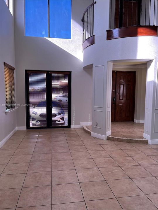 For Sale: $1,050,000 (5 beds, 4 baths, 3210 Square Feet)