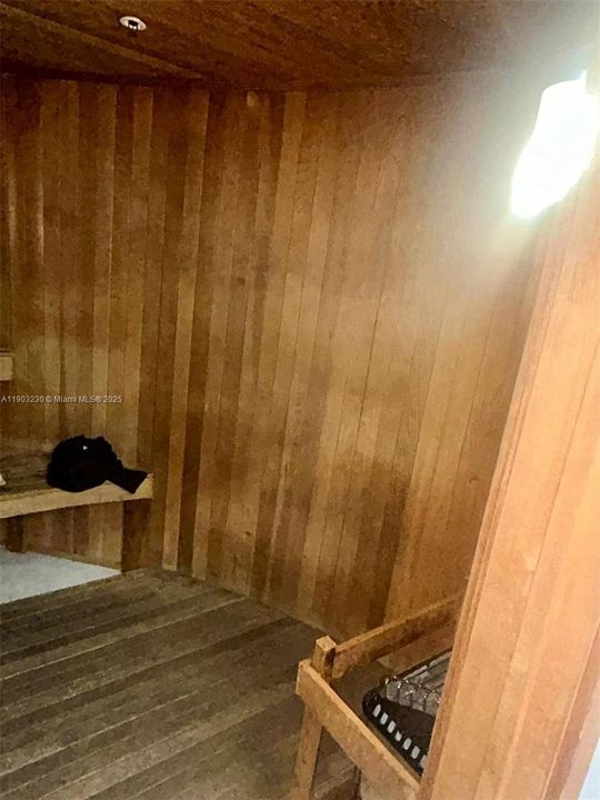 For Sale: $599,999 (2 beds, 2 baths, 1212 Square Feet)