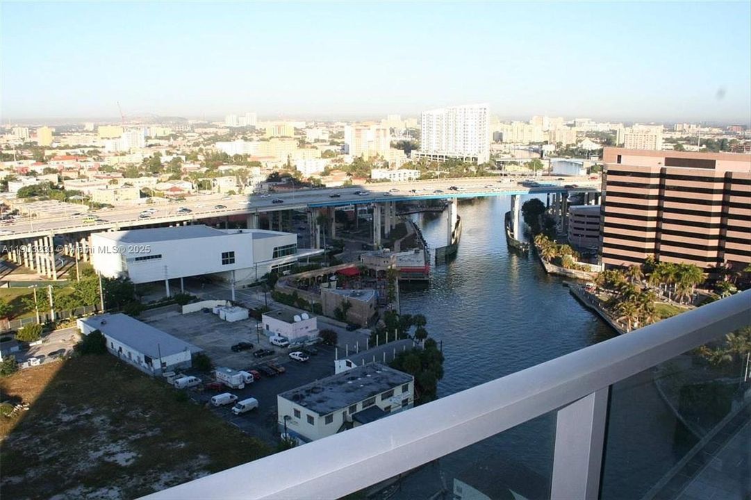 For Sale: $599,999 (2 beds, 2 baths, 1212 Square Feet)