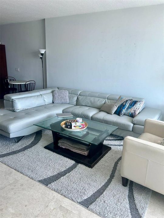 For Sale: $599,999 (2 beds, 2 baths, 1212 Square Feet)