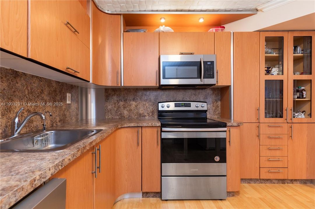 出租: $2,900 (2 贝兹, 2 浴室, 1070 平方英尺)