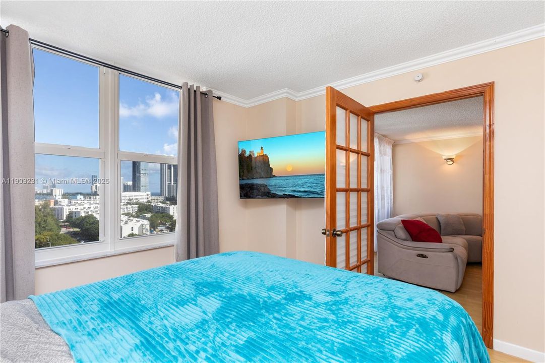 出租: $2,900 (2 贝兹, 2 浴室, 1070 平方英尺)