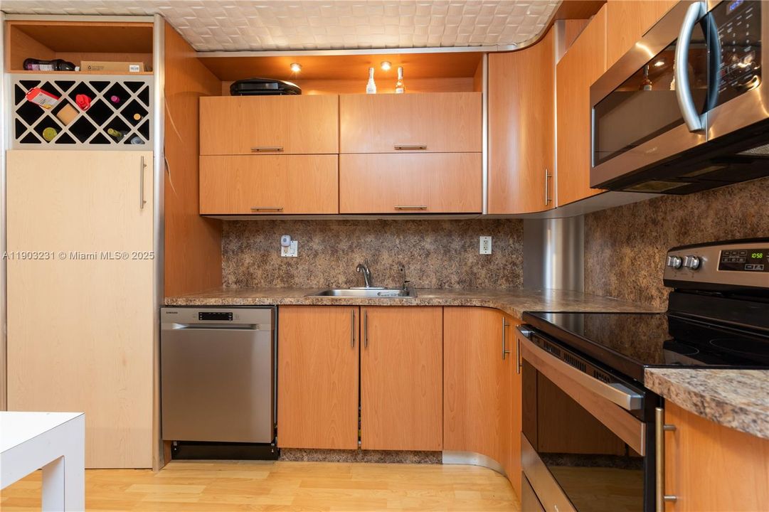 出租: $2,900 (2 贝兹, 2 浴室, 1070 平方英尺)