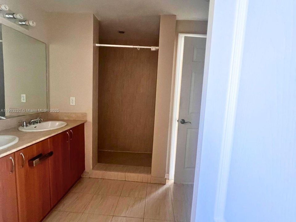 For Rent: $3,200 (2 beds, 2 baths, 1296 Square Feet)