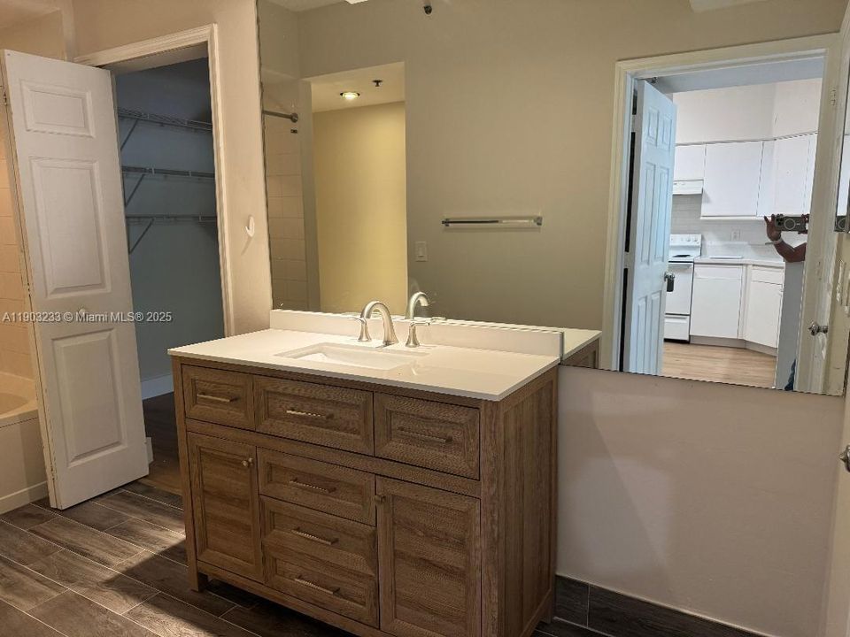 最近租的: $2,400 (1 贝兹, 1 浴室, 893 平方英尺)