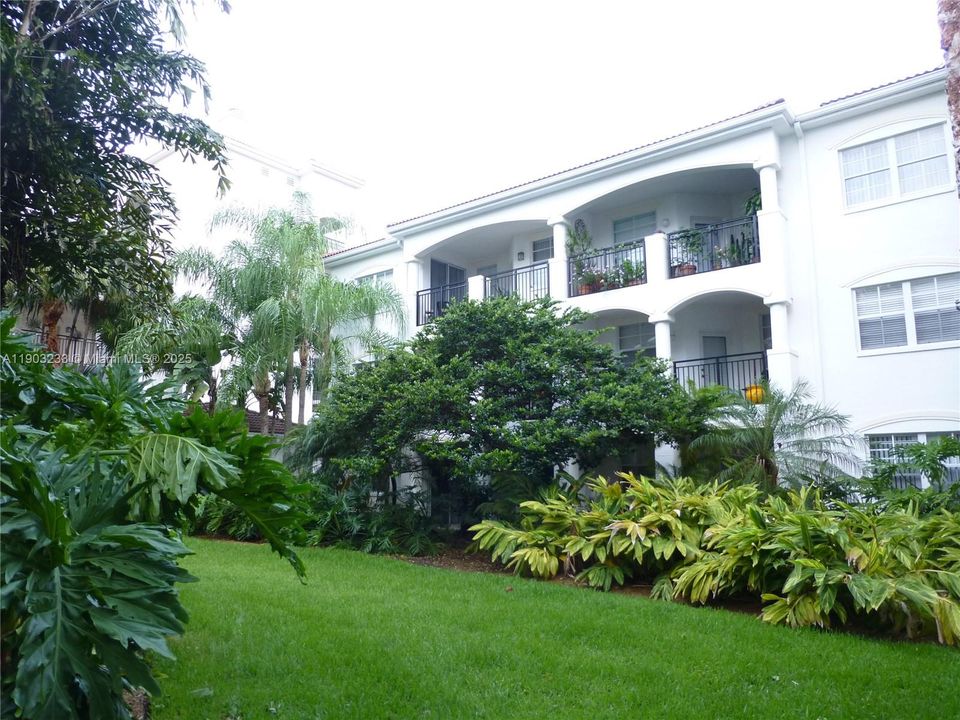 最近租的: $2,400 (1 贝兹, 1 浴室, 893 平方英尺)