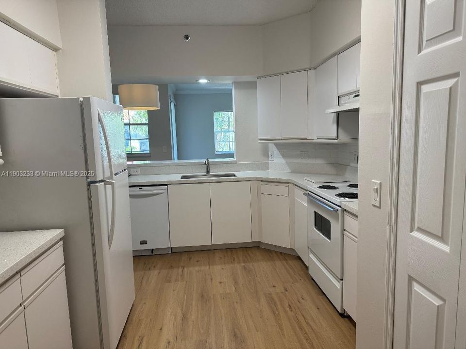 最近租的: $2,400 (1 贝兹, 1 浴室, 893 平方英尺)