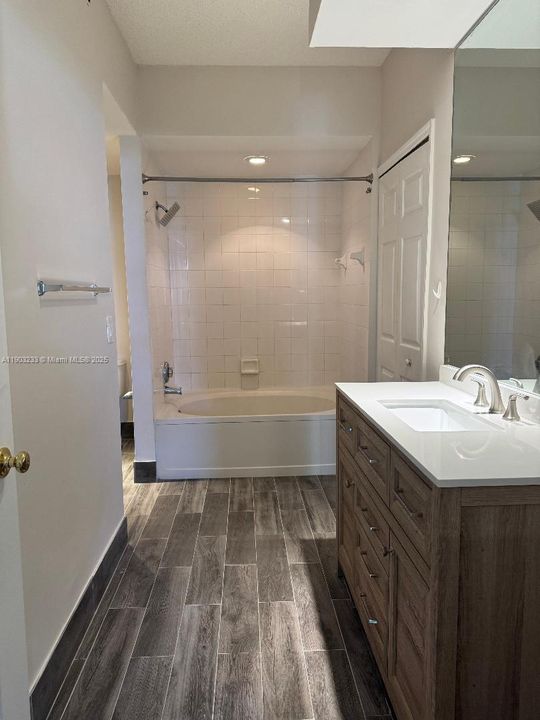 最近租的: $2,400 (1 贝兹, 1 浴室, 893 平方英尺)