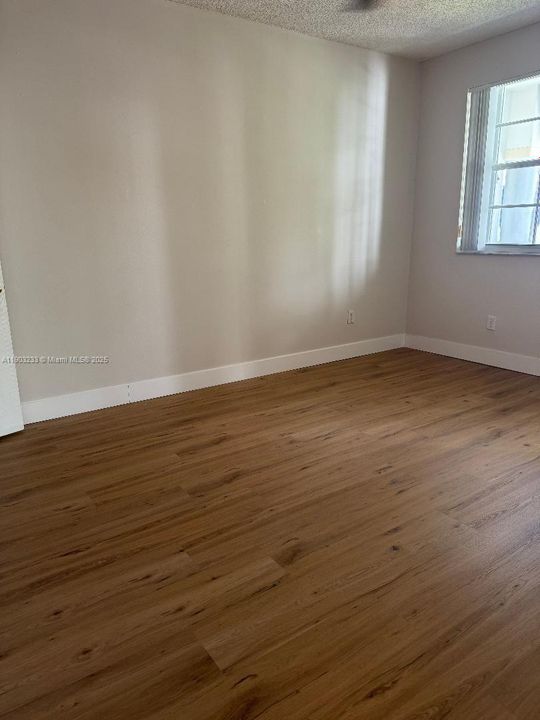 最近租的: $2,400 (1 贝兹, 1 浴室, 893 平方英尺)