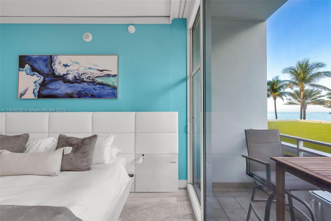 Active With Contract: $369,000 (1 beds, 1 baths, 662 Square Feet)