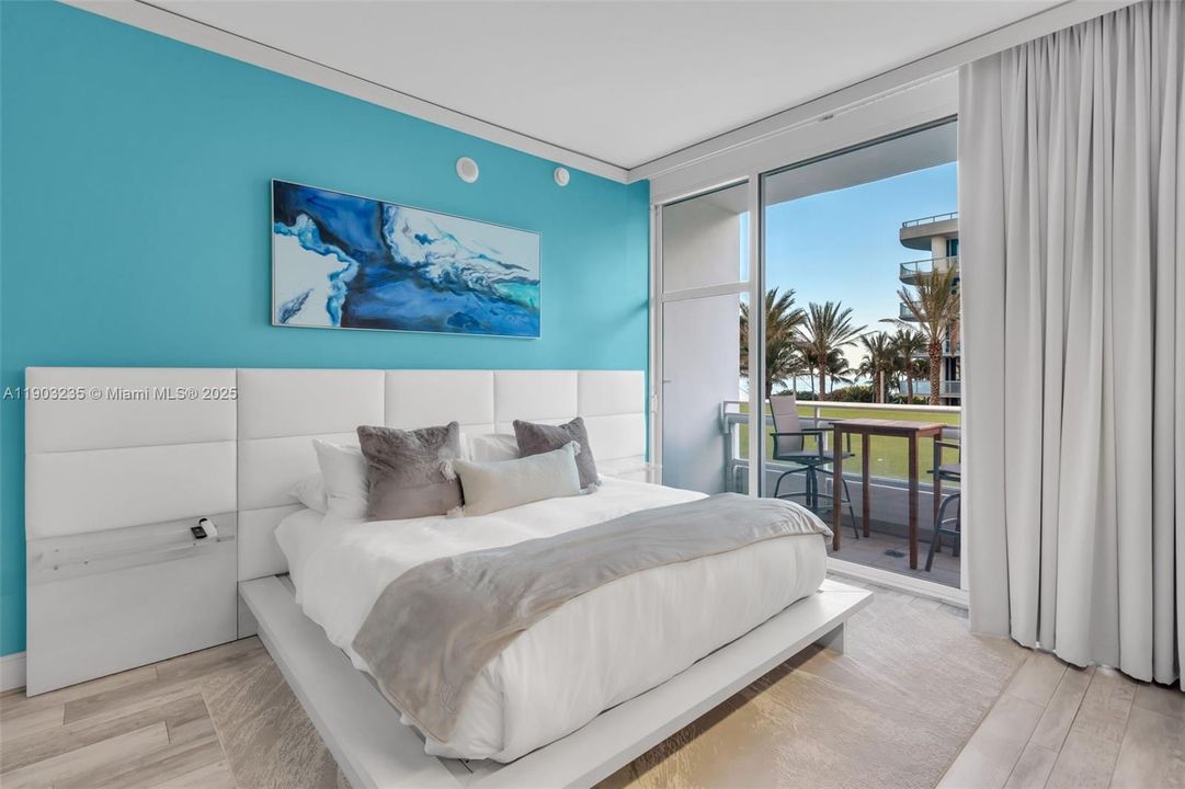 Active With Contract: $369,000 (1 beds, 1 baths, 662 Square Feet)