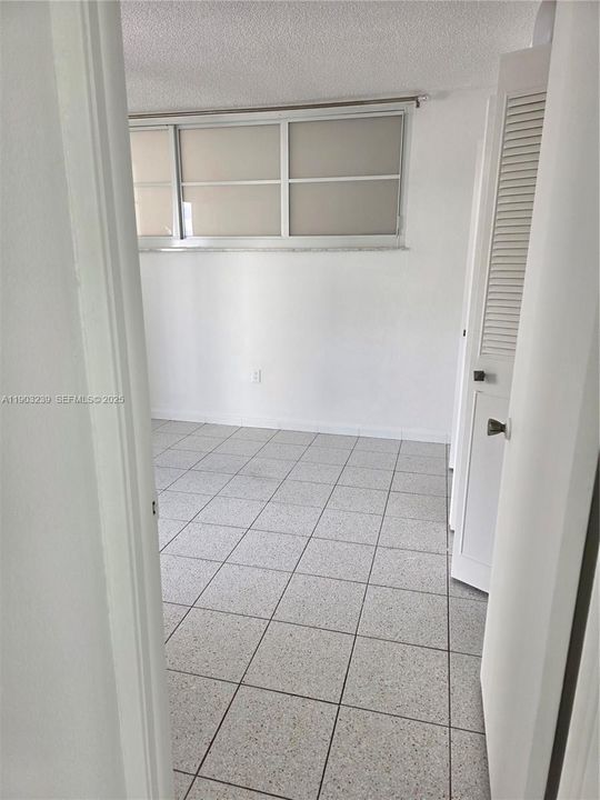 For Sale: $305,000 (1 beds, 1 baths, 614 Square Feet)