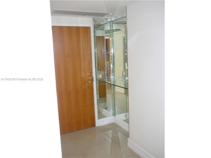 合同活跃: $2,750 (2 贝兹, 2 浴室, 1187 平方英尺)